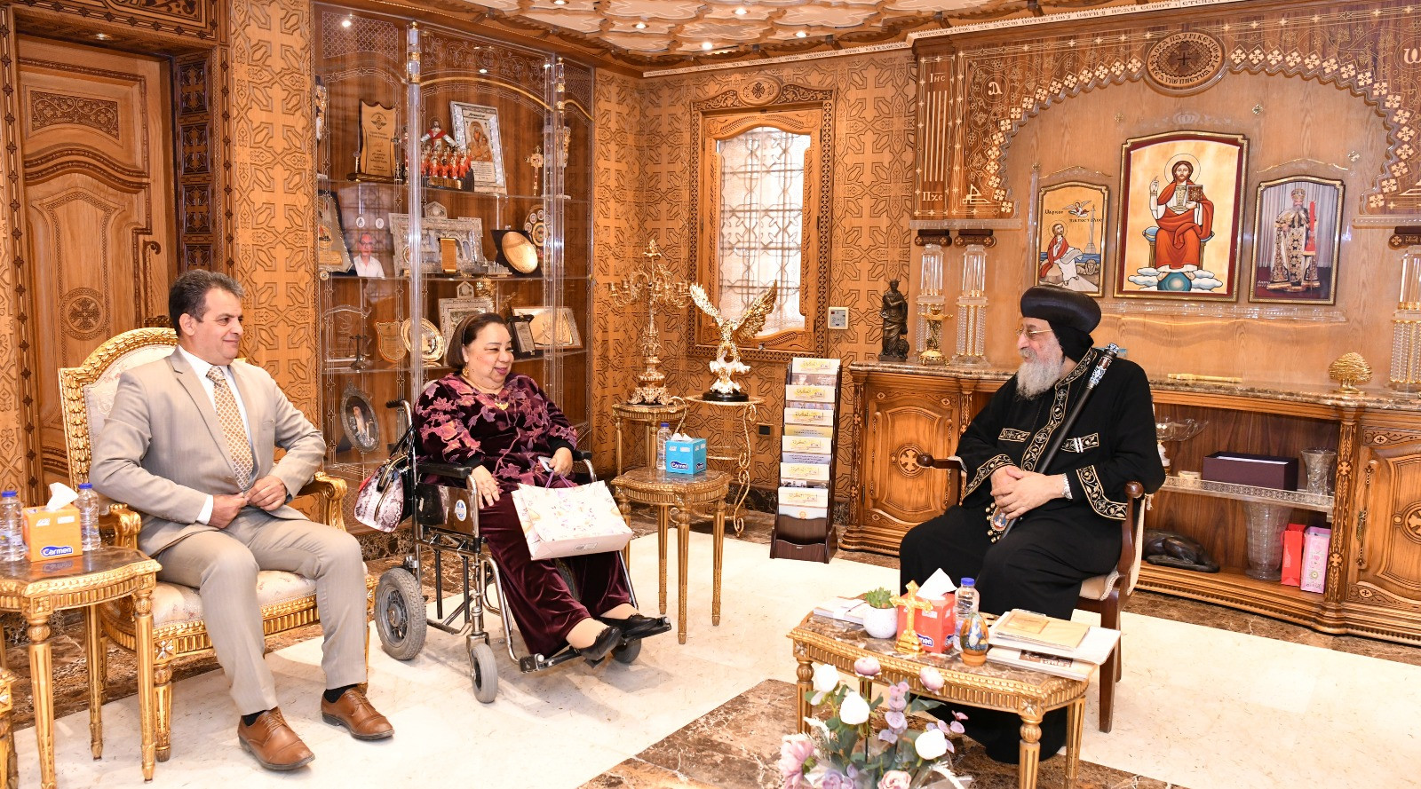 البابا تواضروس يستقبل مجموعة من السفراء والدبلوماسيين بالمقر البابوي