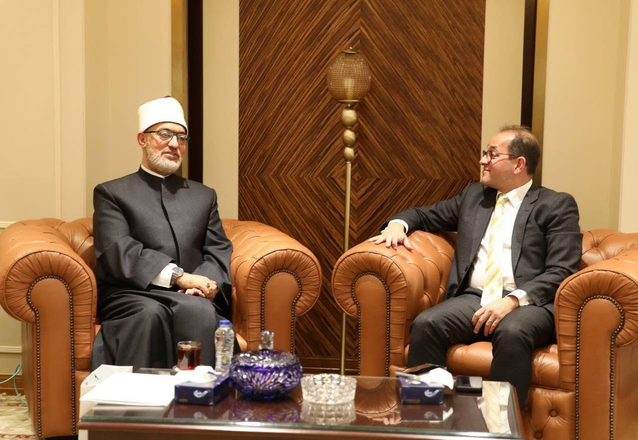 مفتي الجمهورية ووزير المالية