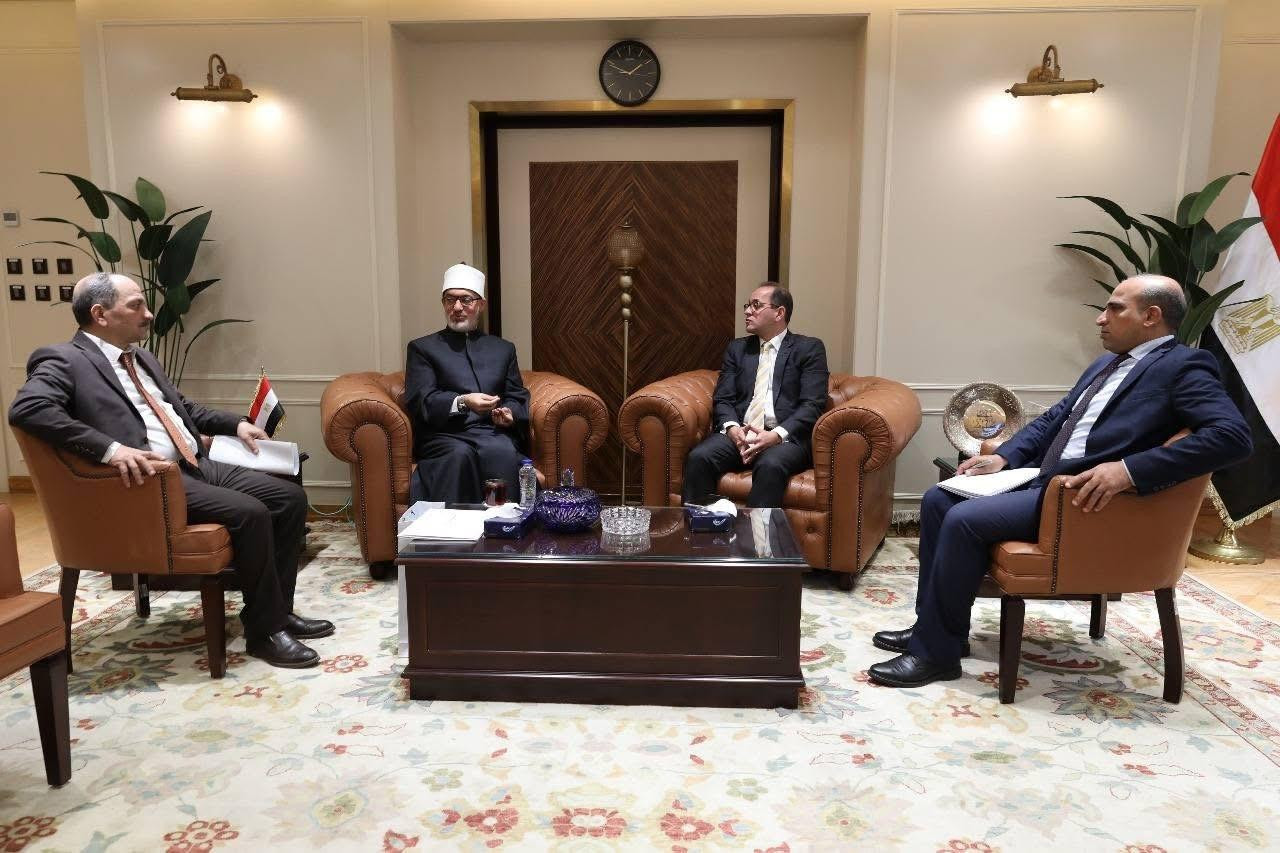 مفتي الجمهورية ووزير المالية