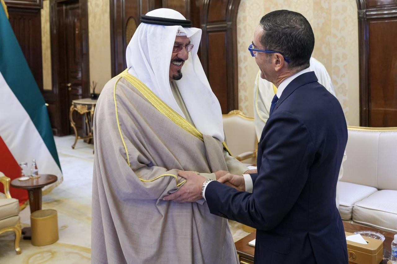 وزير الاستثمار مع رئيس الوزراء الكويتي