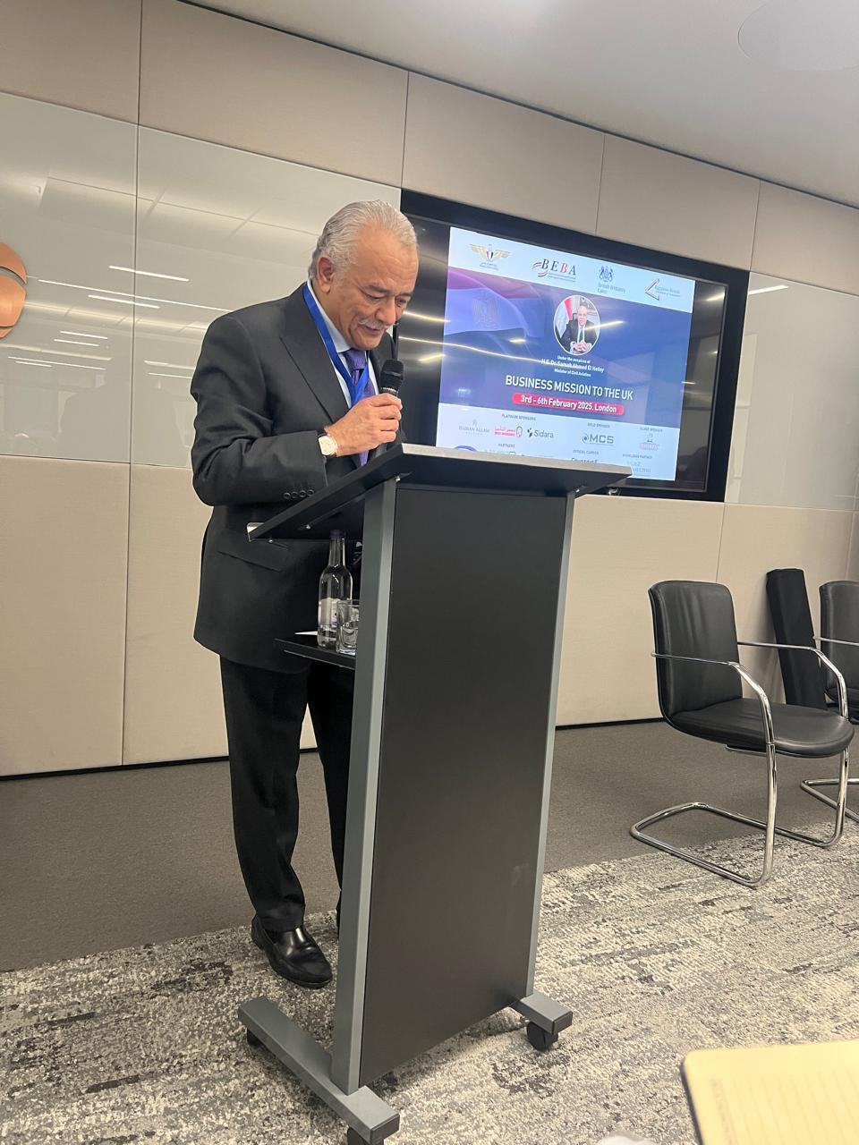 وزير الطيران