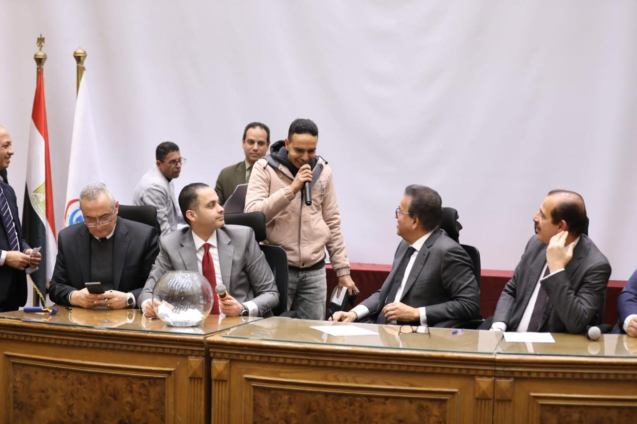 وزير الصحة يشهد القرعة العلنية