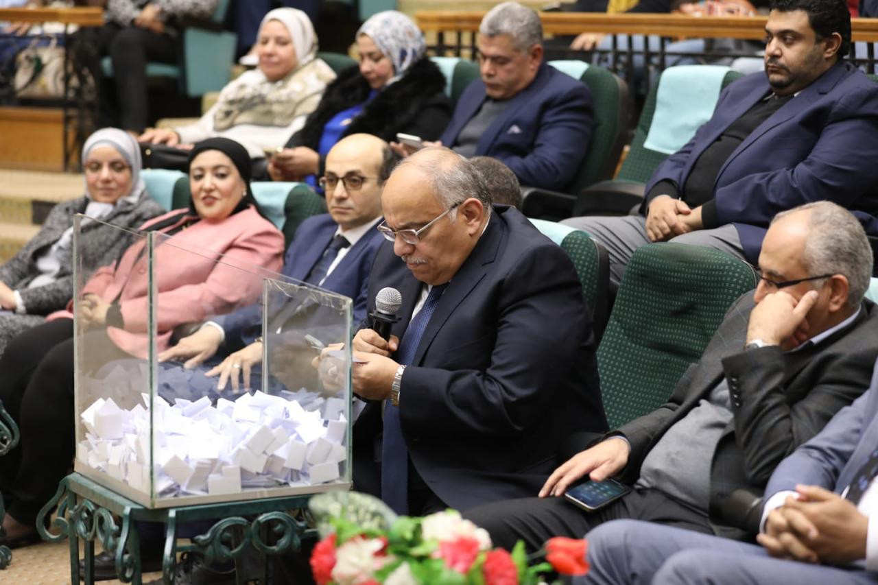 وزير الصحة يشهد القرعة العلنية