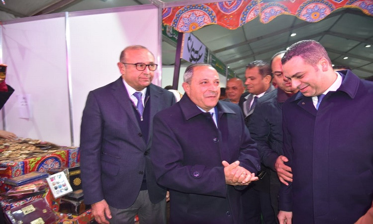 محافظ بورسعيد ورئيس الغرفة التجارية يفتتحان معرض 