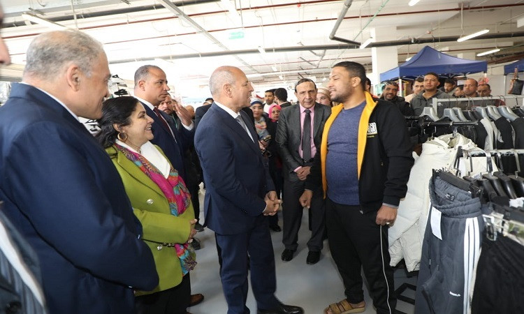 محافظ القاهرة يفتتح معرض 