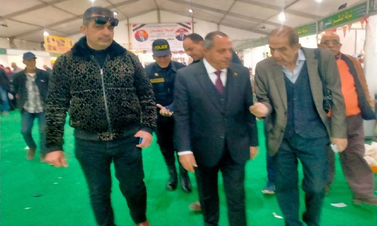 محافظ بورسعيد يتفقد معارض 