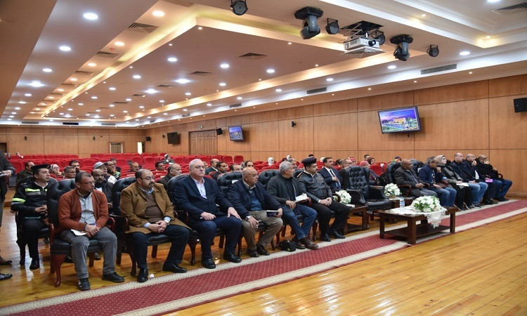 محافظ بورسعيد يستعرض استعدادات المحافظة لاستقبال شهر رمضان المعظم