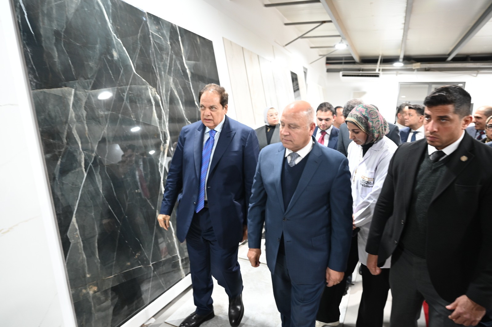 وزير الصناعة والنقل