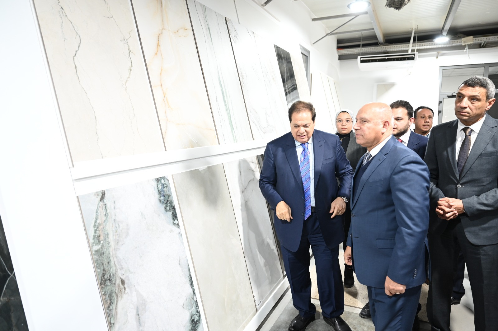 وزير الصناعة والنقل