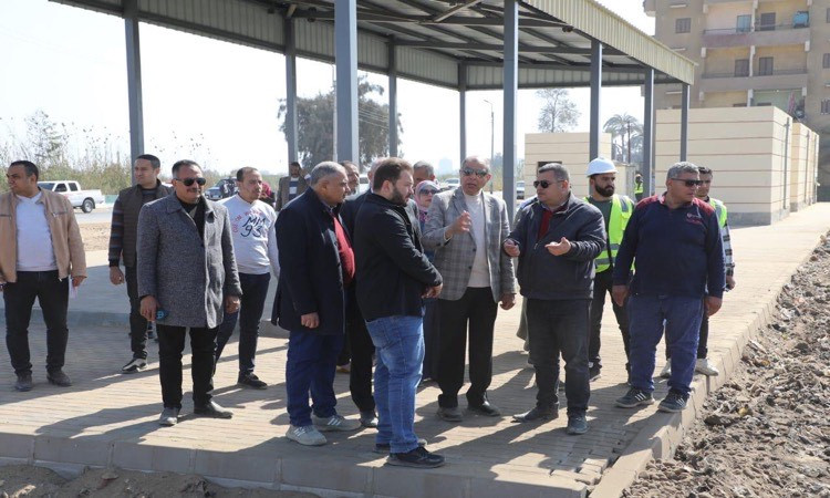 محافظ المنيا يتفقد سوق ميانة الحضاري ويوجه بإنشاء موقف سيارات لتسهيل ا