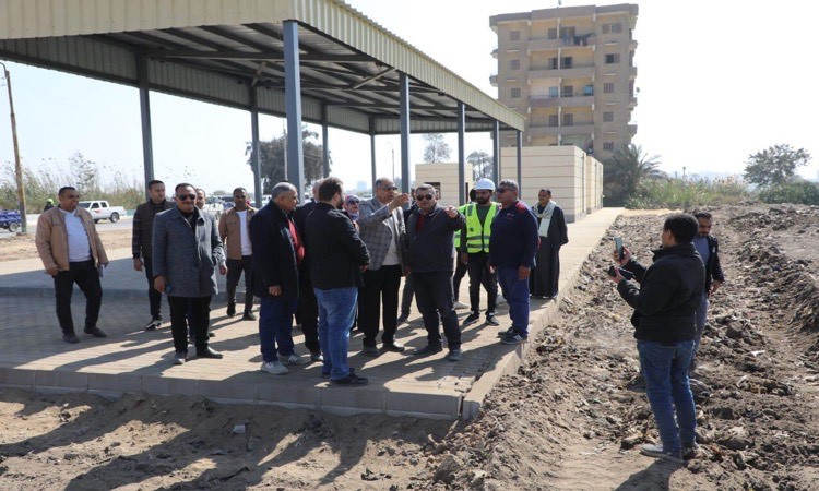 محافظ المنيا يتفقد سوق ميانة الحضاري ويوجه بإنشاء موقف سيارات لتسهيل ا