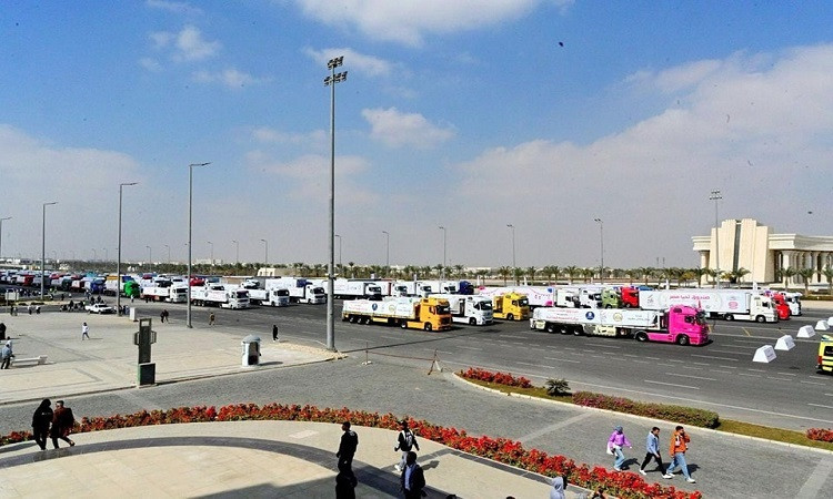 محافظ القليوبية يشارك في إطلاق أكبر قافلة مساعدات للأشقاء بقطاع غزة