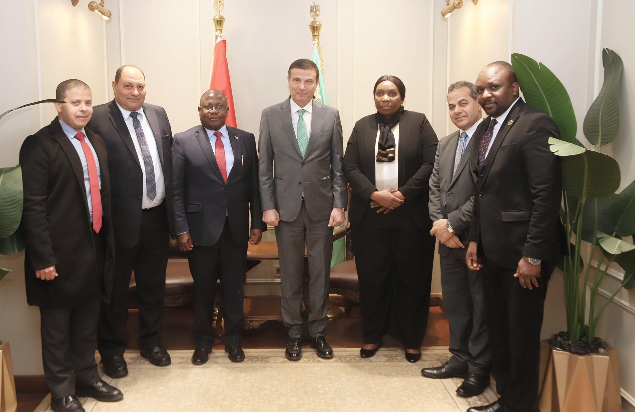 وزير الزراعة وسفير زامبيا