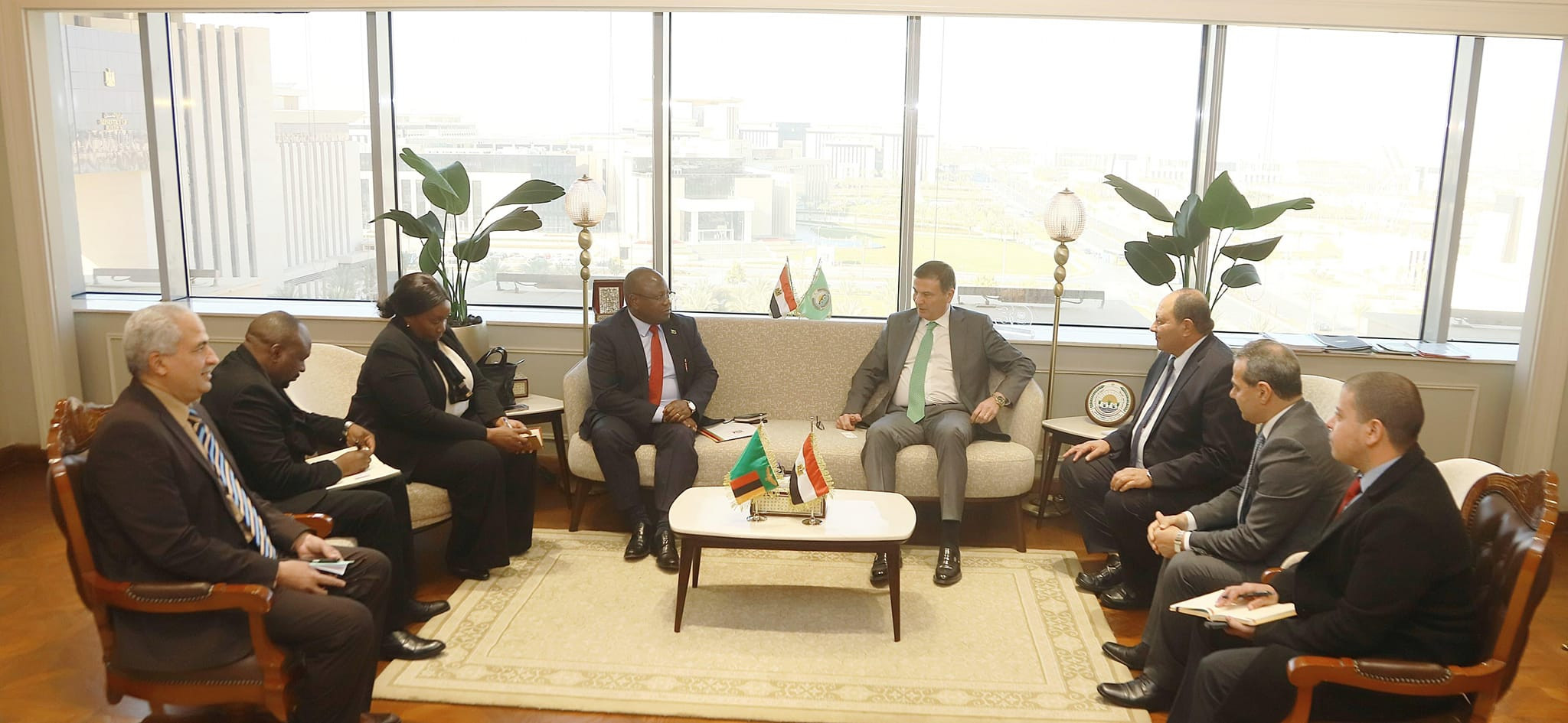 وزير الزراعة وسفير زامبيا