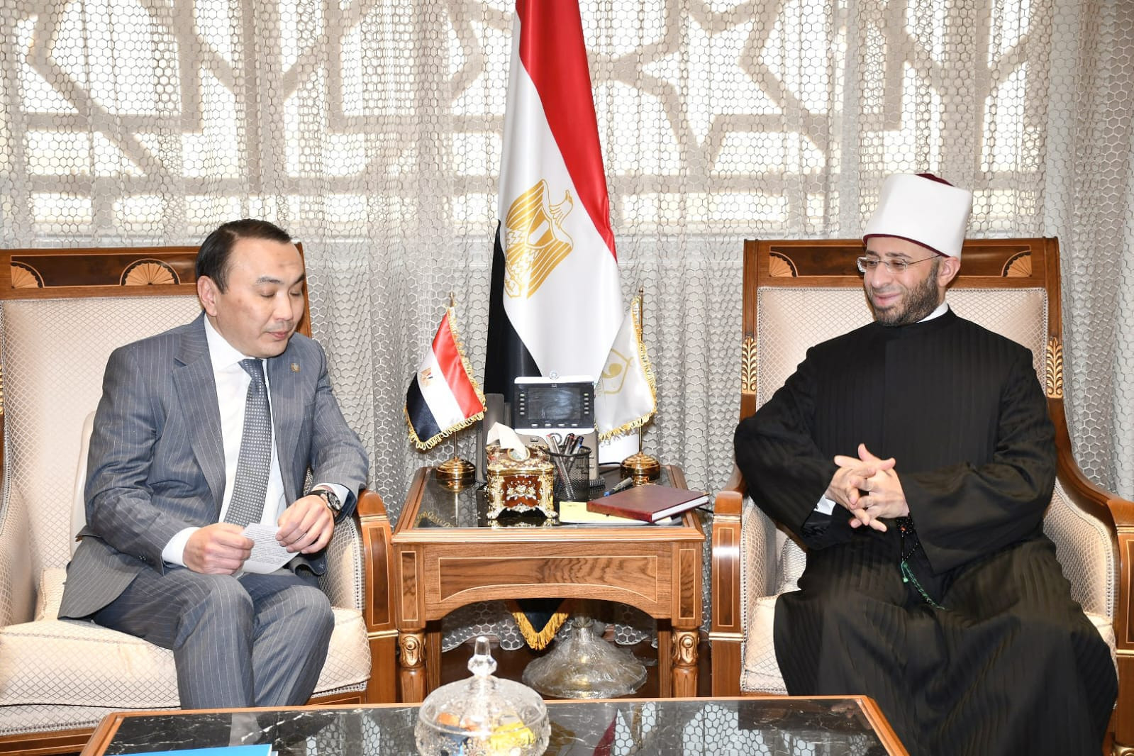 وزير الوقاف وسفير كازاخستان