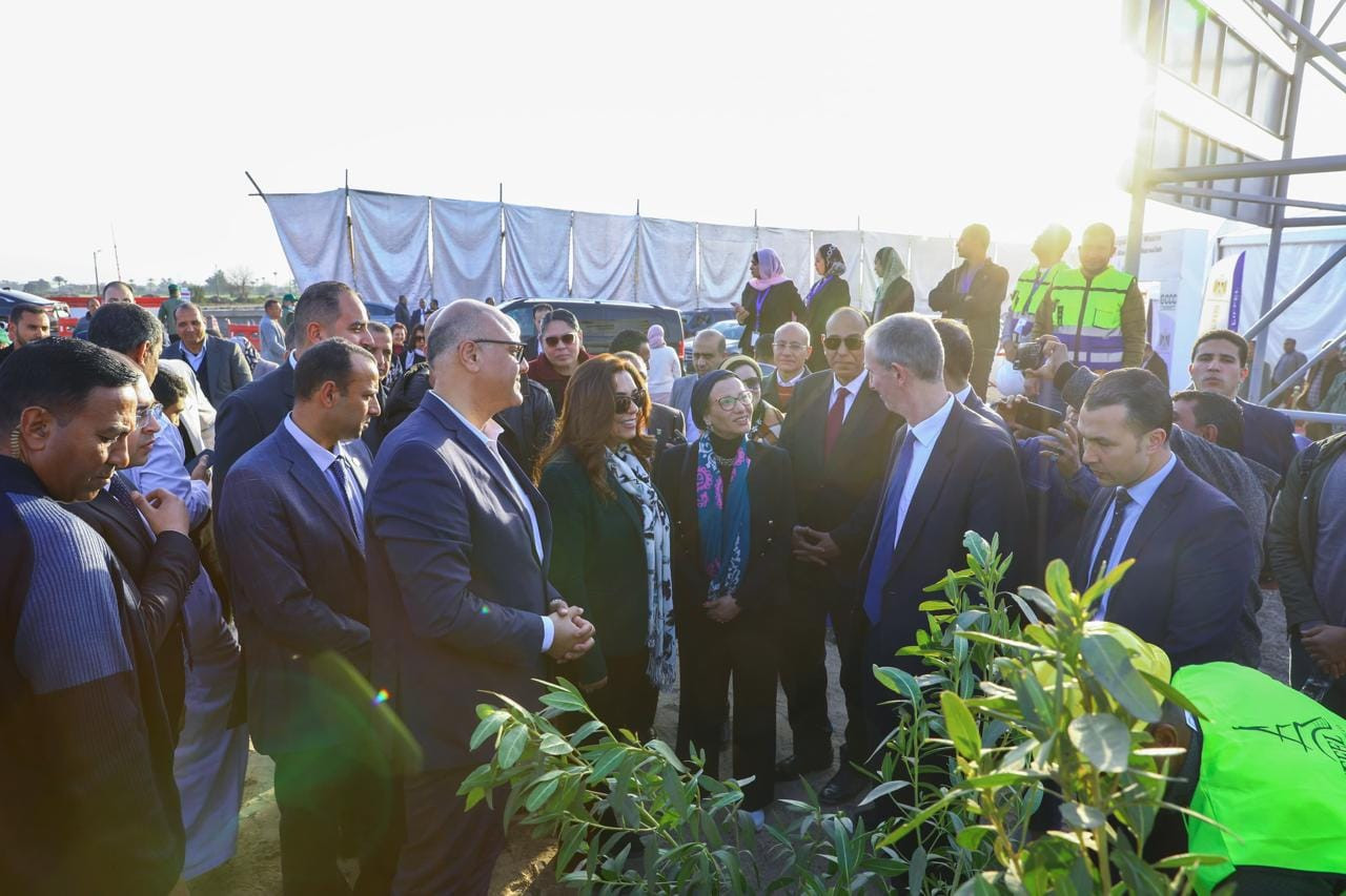 وزيرتا البيئة والتنمية المحلية