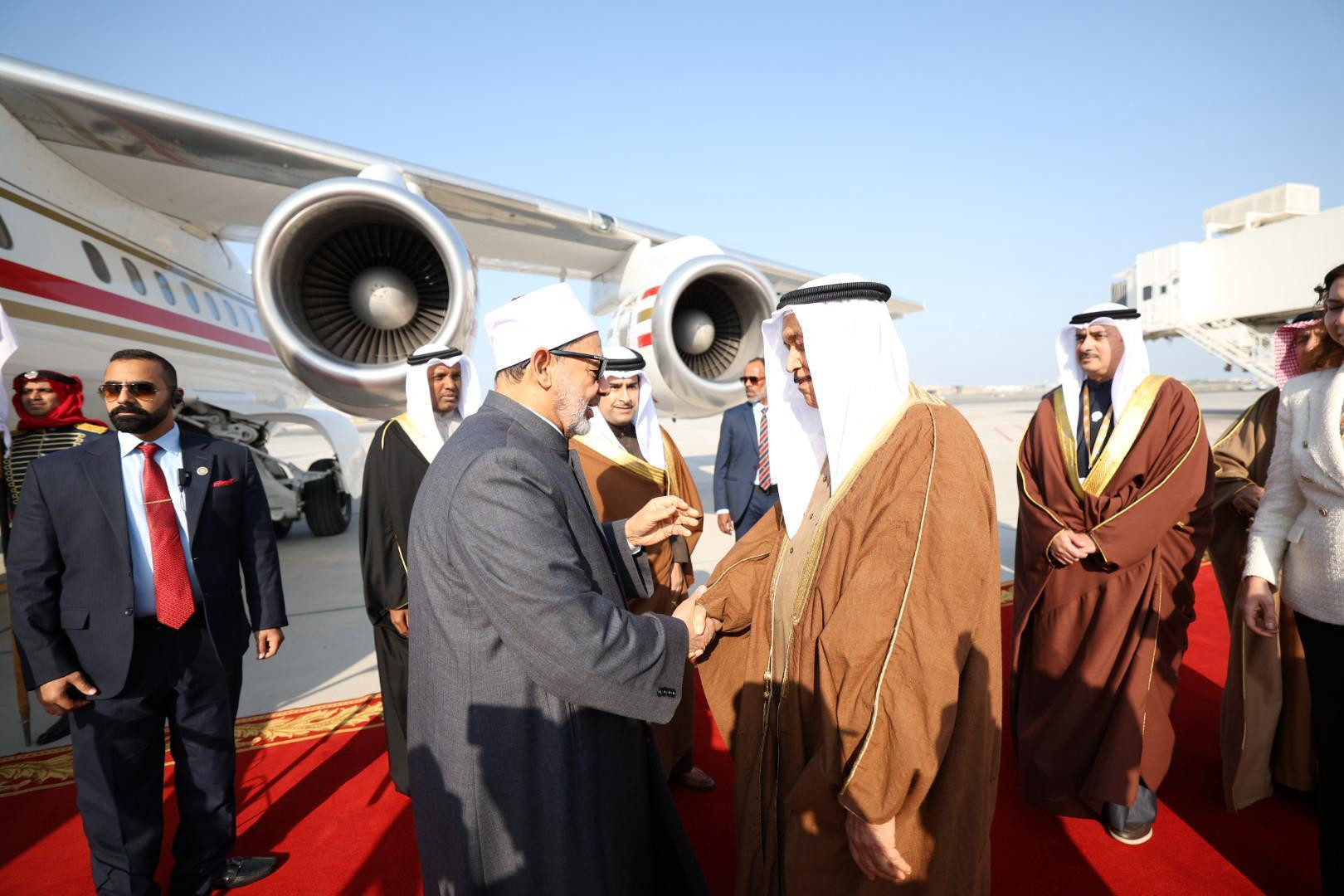 شيخ الأزهر يصل المنامة