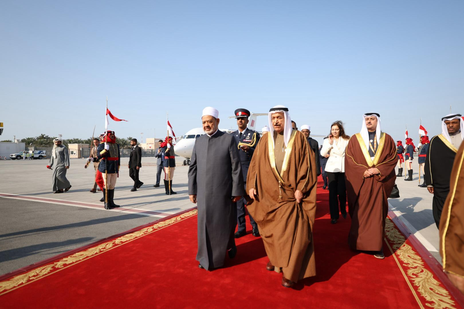 شيخ الأزهر يصل المنامة