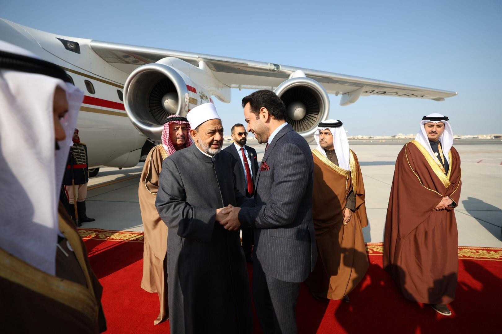 شيخ الأزهر يصل المنامة