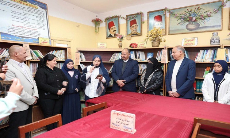 المحافظ يتفقد مدرسة سمالوط الثانوية ويؤكد أهمية الأنشطة التربوية والثق