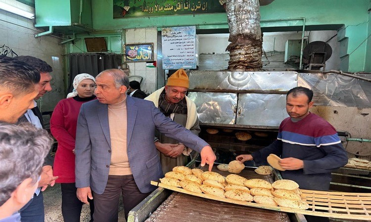 محافظ المنيا يقود حملة رقابية مكثفة على الأسواق والمخابز