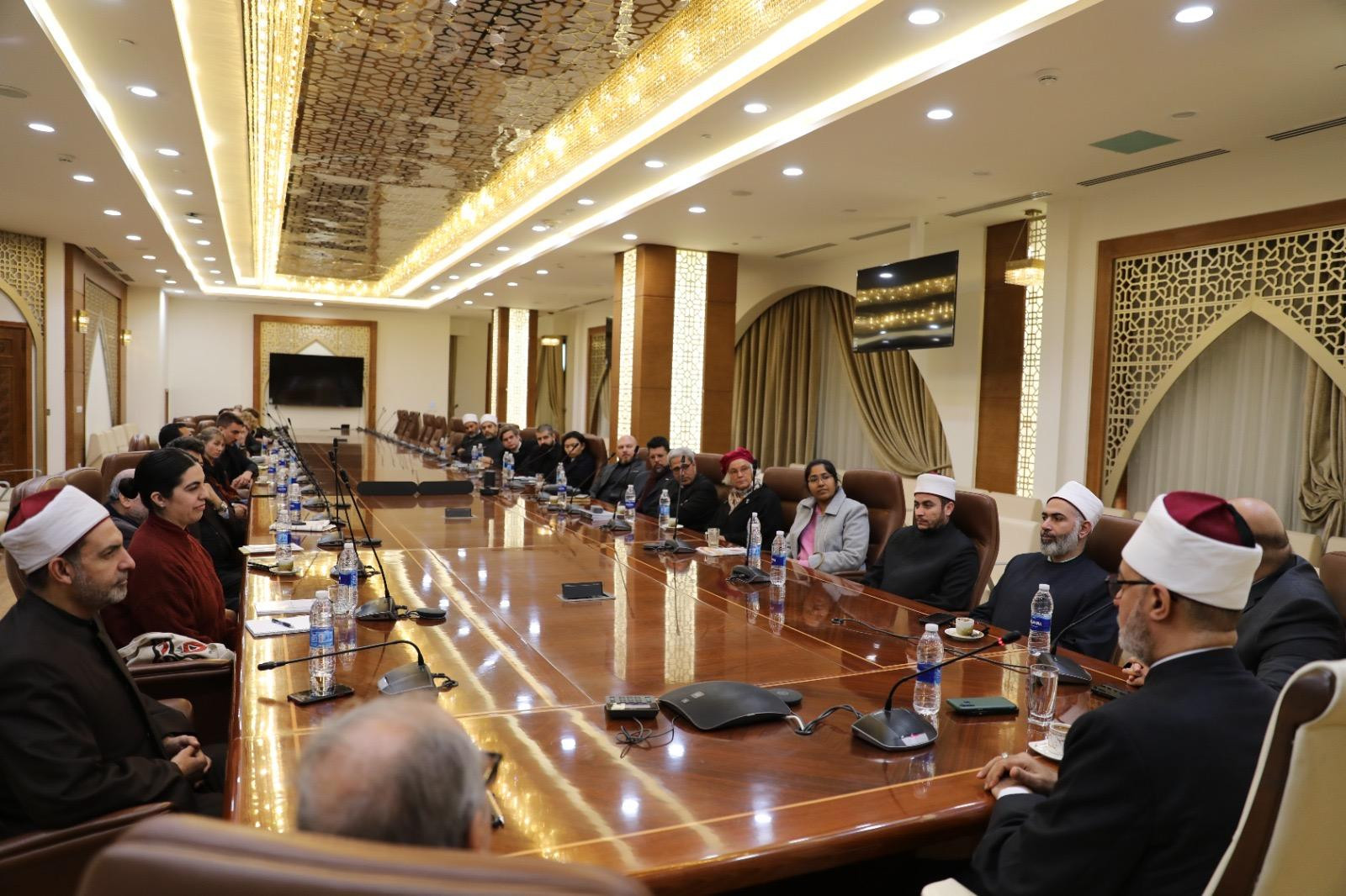 فضيلة المفتي والمطران منير حنا