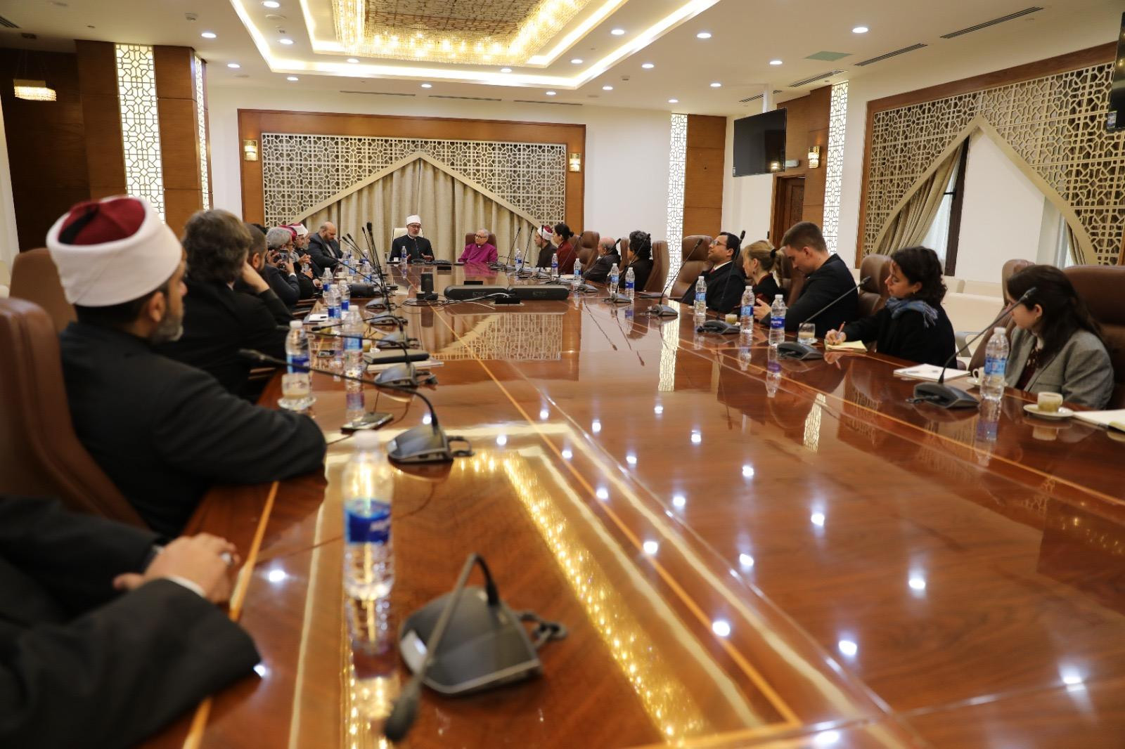 فضيلة المفتي والمطران منير حنا