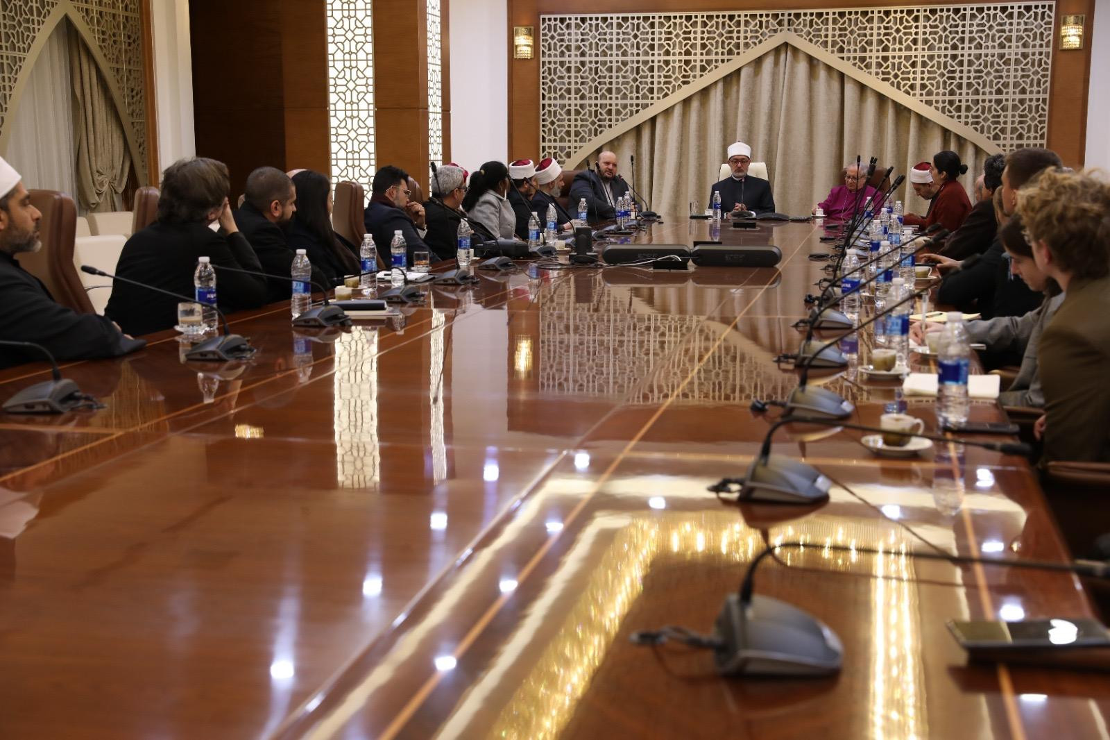 فضيلة المفتي والمطران منير حنا