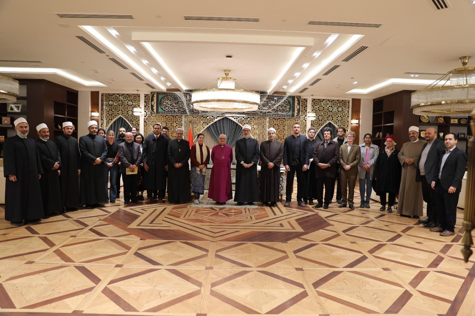 فضيلة المفتي والمطران منير حنا