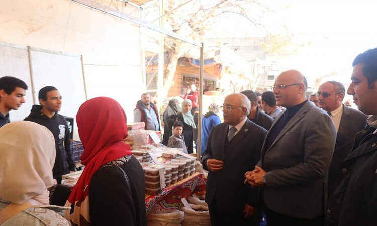 محافظ القليوبية يفتتح معرضين 