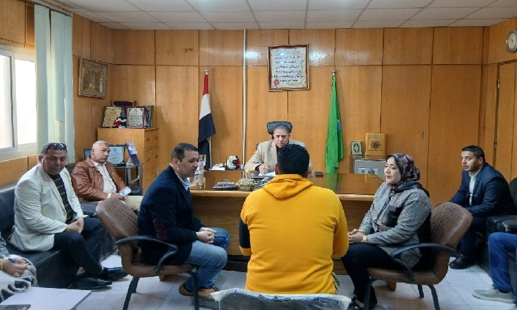 نائب المحافظ يعقد لقاءً لخدمة المواطنين بقرية الخالدية مركز أبشواي