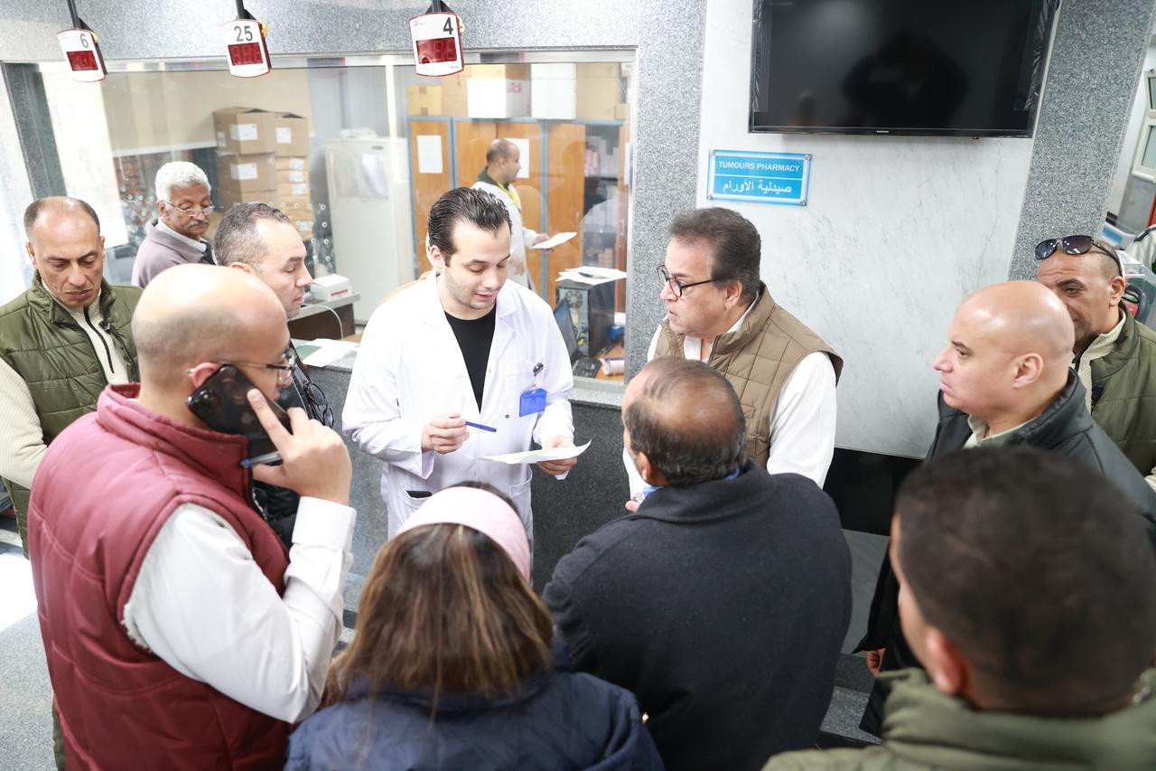 جولة وزير الصحة في مستشفى المقطم