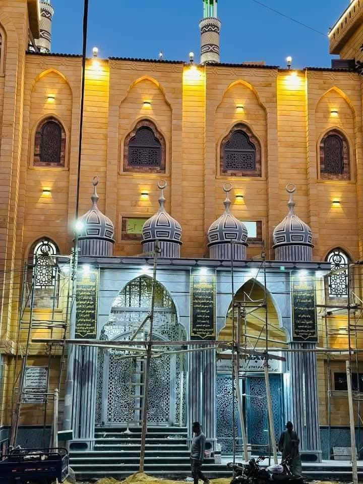 مسجد مضاء بالطاقة الشمسية