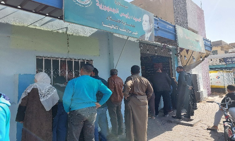 إقبال على منافذ بيع اللحوم بزراعة البحر الأحمر بأسعار 310 جنيه للكيلو