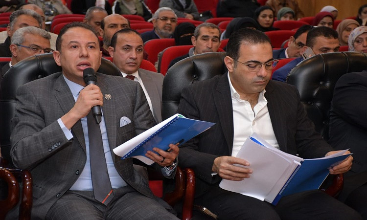 محافظ بورسعيد يجتمع مع النواب لبحث القضايا الخدمية التي تهم المواطنين