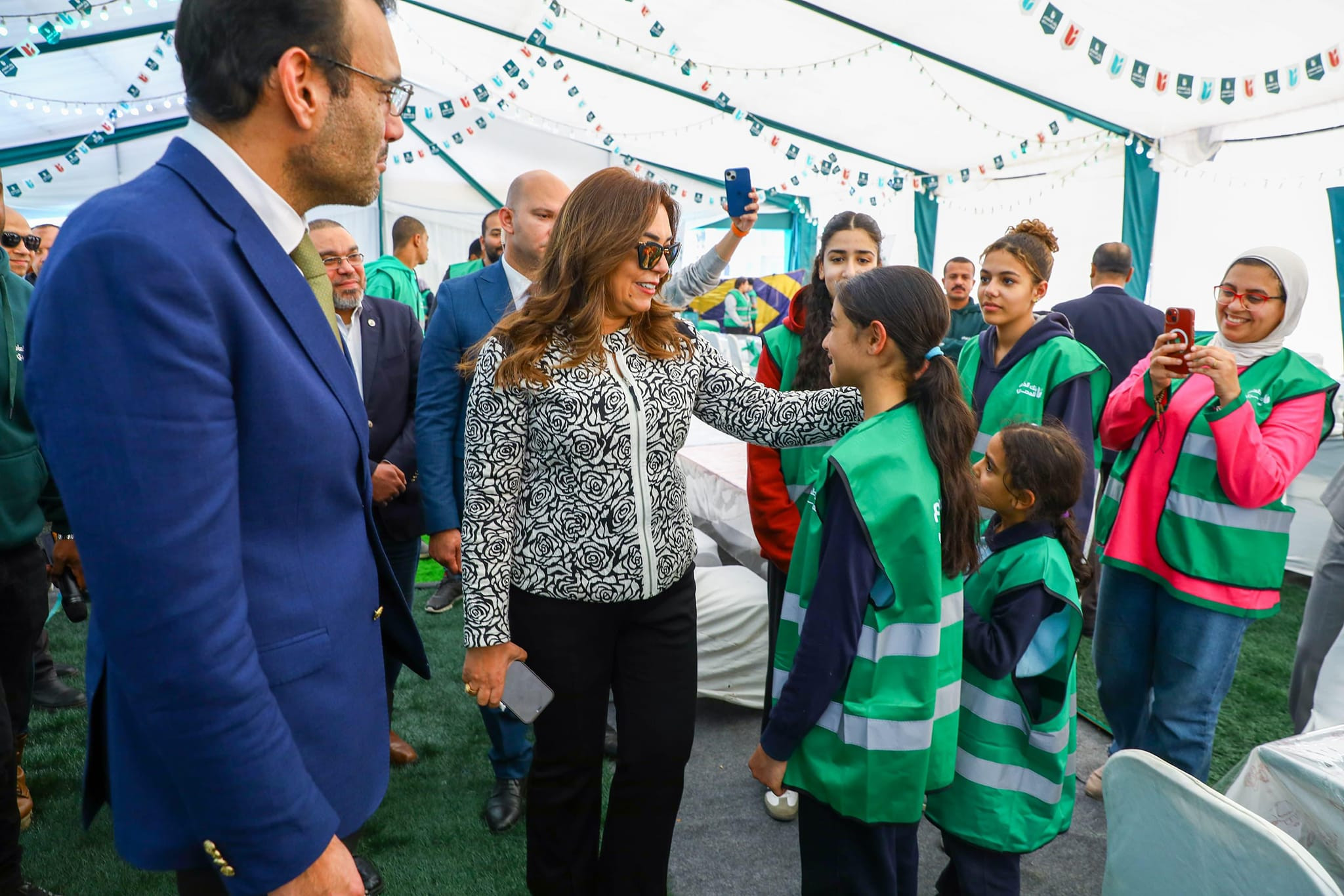 وزيرة التنمية المحلية تزور بنك الطعام المصري