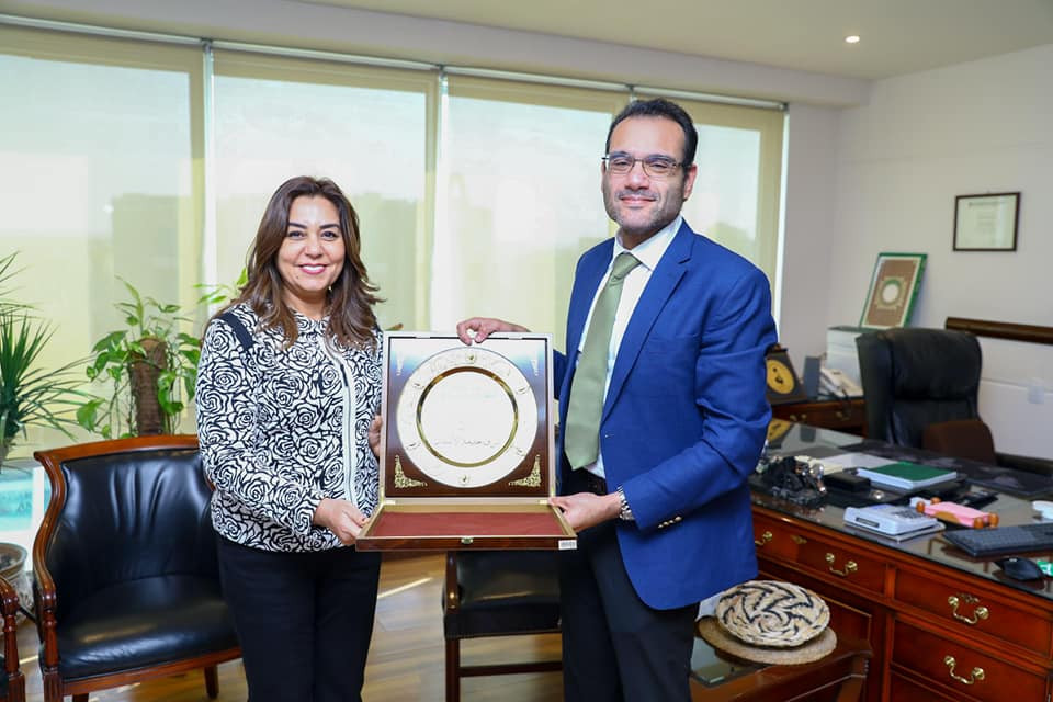 وزيرة التنمية المحلية تزور بنك الطعام المصري