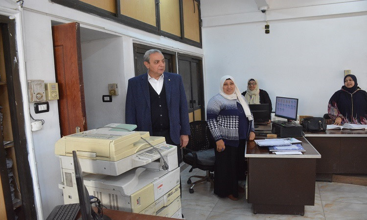 محافظ الغربية يتفقد سير العمل في الديوان العام ويؤكد على الانضباط