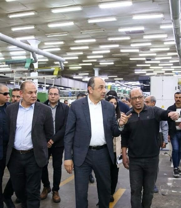 وزير قطاع الأعمال العام يتفقد مصانع شركة مصر للغزل والنسيج