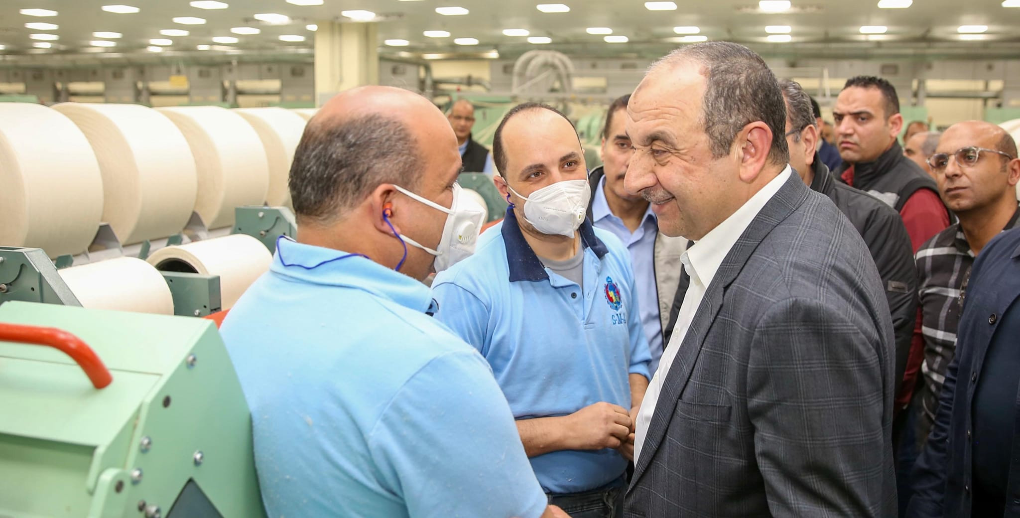 وزير قطاع الأعمال العام يتفقد مصانع شركة مصر للغزل والنسيج