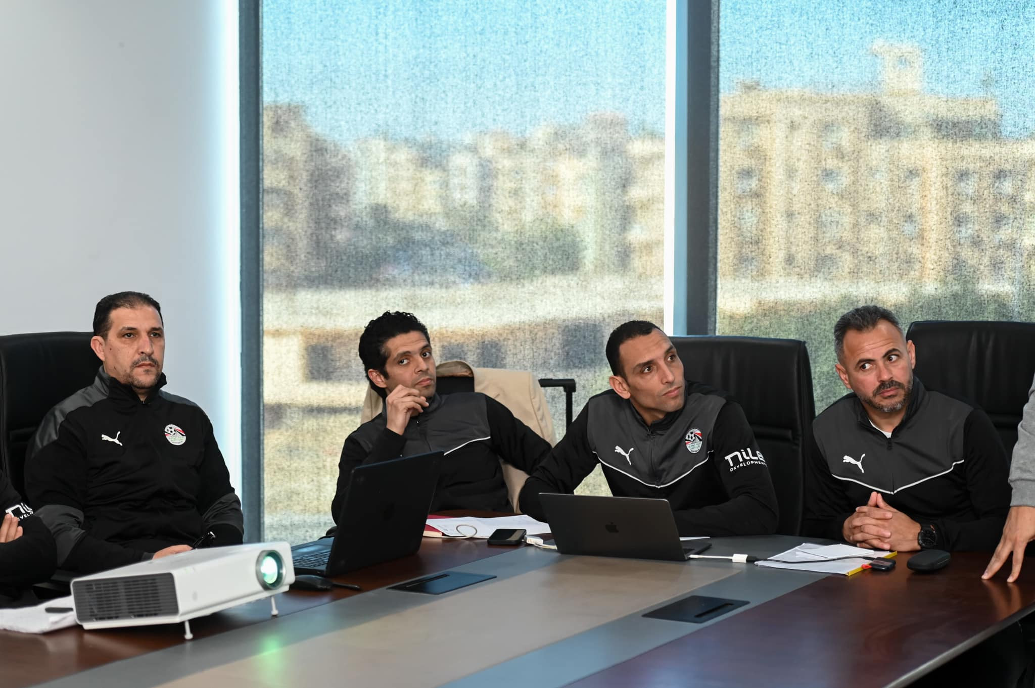 حكام لقاء القمة