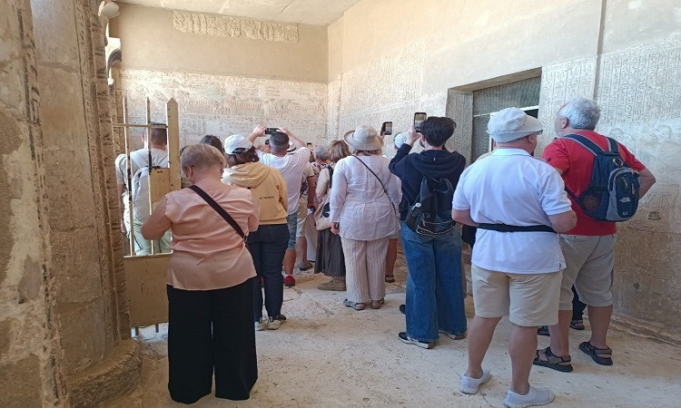لزيارة المناطق الأثرية... المنيا تستقبل وفود سياحية متعددة الجنسيات