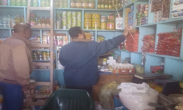 ضبط 79 مخالفة تموينية خلال حملات رقابية على الأسواق والمخابز بالمنيا