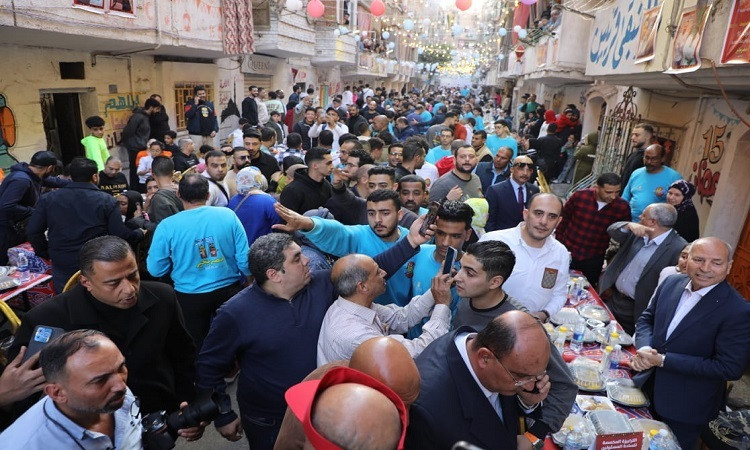 محافظ القاهرة يتابع أكبر حفل إفطار جماعي شعبي بالمطرية