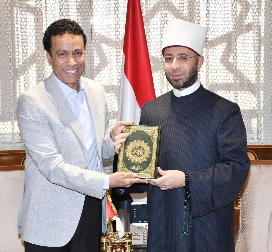 وزير الأوقاف والفنان سامح حسين