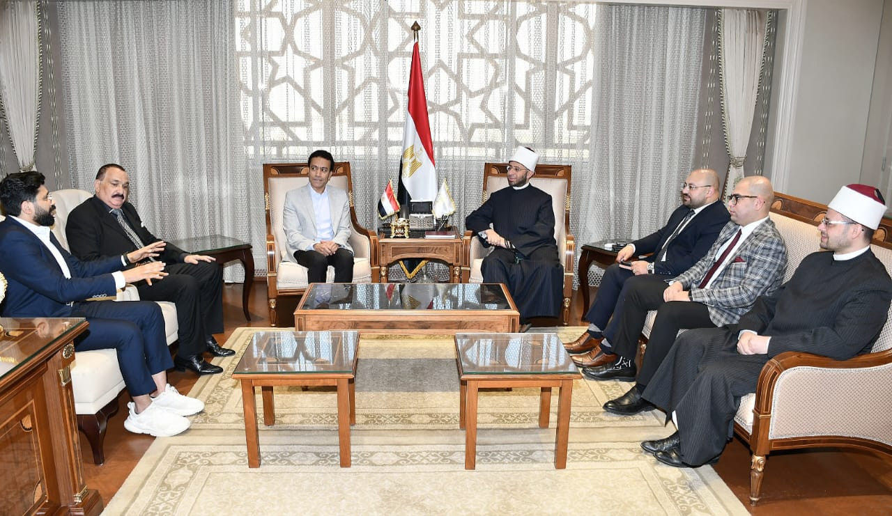 وزير الأوقاف والفنان سامح حسين