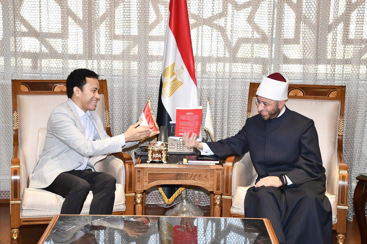 وزير الأوقاف والفنان سامح حسين