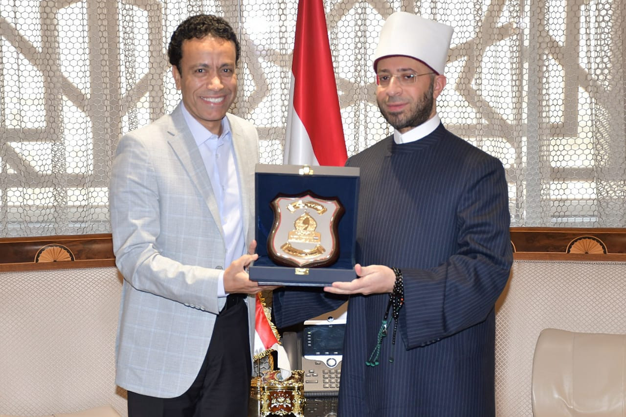 وزير الأوقاف والفنان سامح حسين