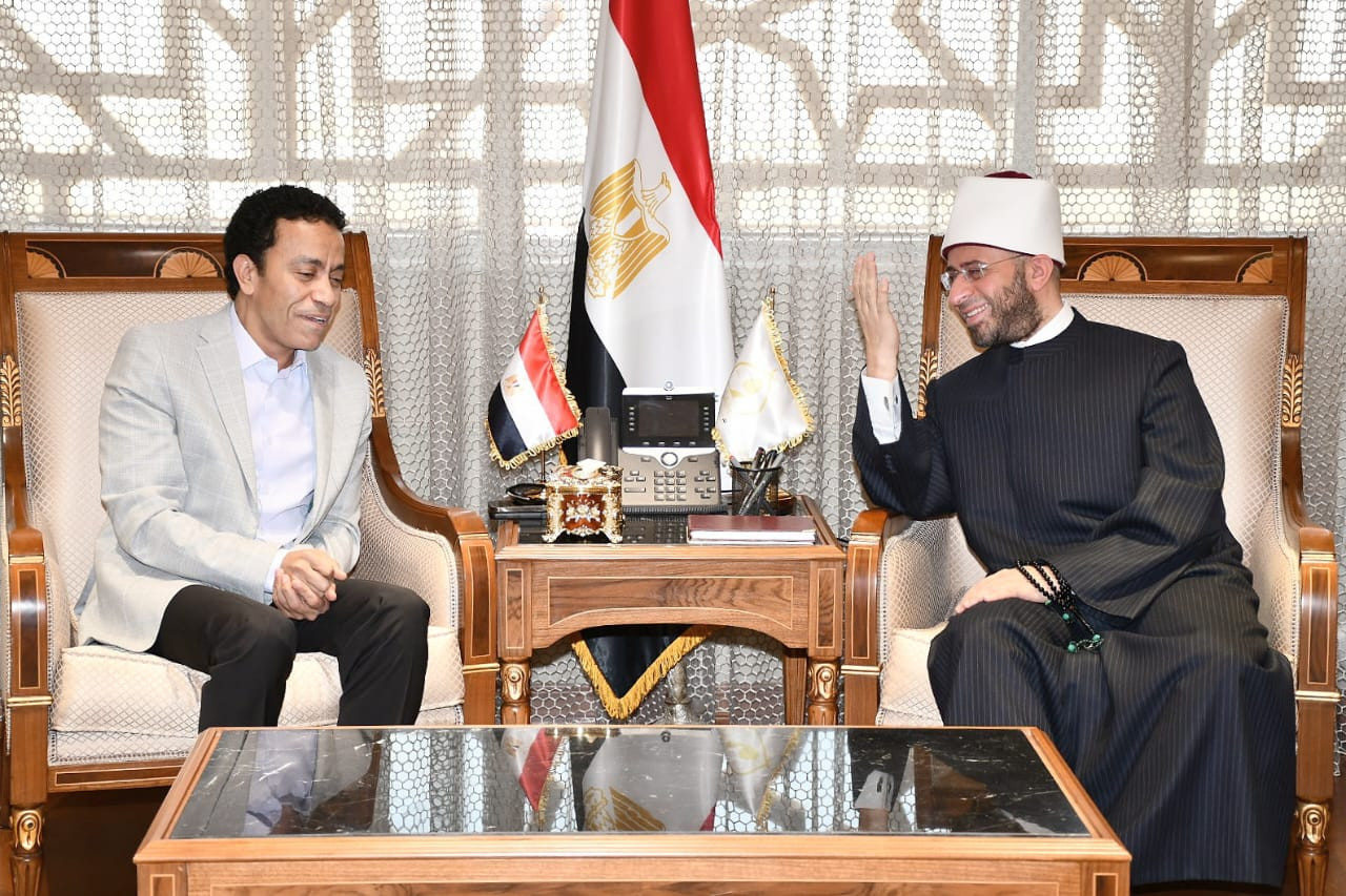 وزير الأوقاف والفنان سامح حسين