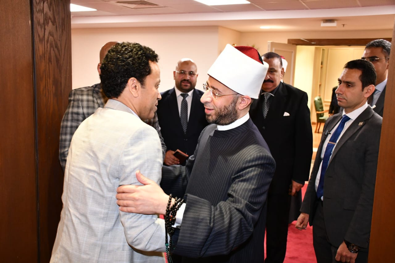 وزير الأوقاف والفنان سامح حسين